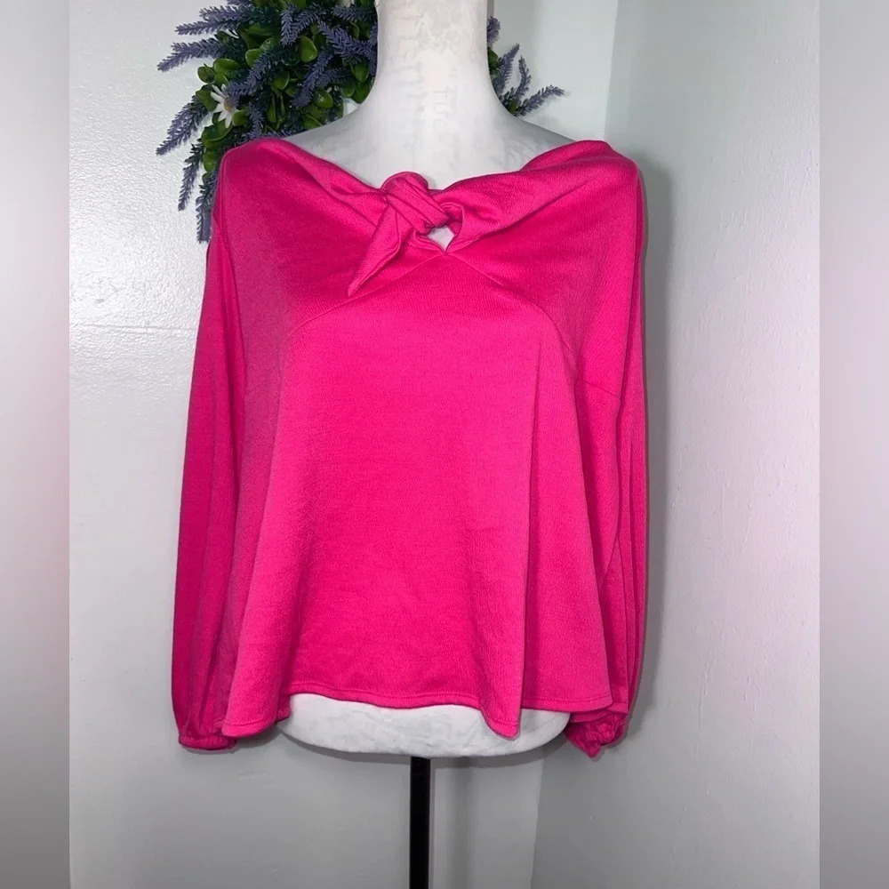 Avía & Viv,XXL, NWT, long‎ sleeve elastic wrist, deep Vneck tie knot stretch t…